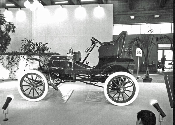 (01-1b)266-21 1905 Franklin Model E Gentleman's Roadster.jpg